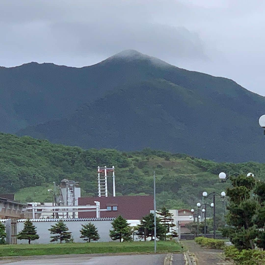 北海道様似町東京事務所さんのインスタグラム写真 - (北海道様似町東京事務所Instagram)「様似町からです  From Samani  #アポイ岳#日高山脈#日高山脈襟裳国定公園 #様似川#田舎の風景 #田舎#田舎暮らし#適疎#適当に疎のある暮らし 自然#自然が好きな人と繋がりたい  #登山#mountain #山 #ジオパーク #写真#写真好きな人と繋がりたい  #登山好きな人と繋がりたい #アポイ岳ジオパーク #geopark #samani #hokkaido #japan  #認定こども園様似町立幼児センター #北海道#様似町」6月27日 8時33分 - samanitokyo