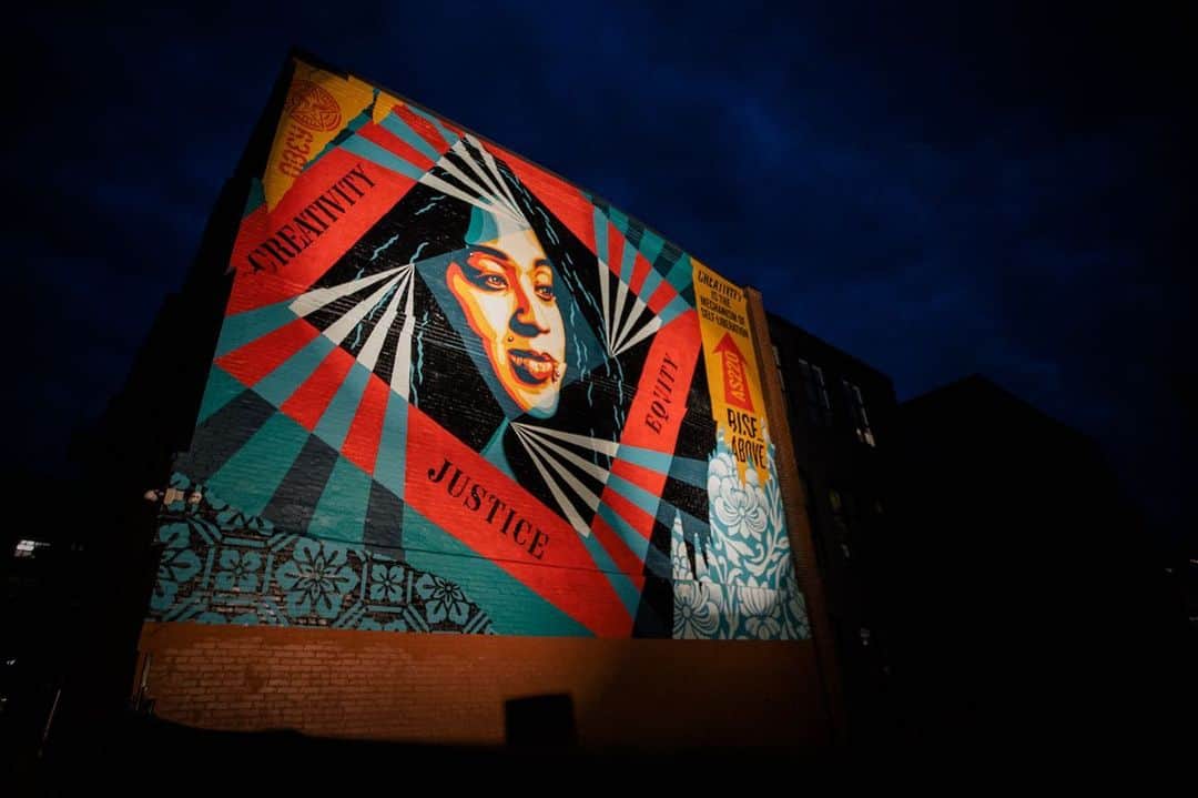Shepard Faireyのインスタグラム：「This week, I'm throwing it back to my trip to Providence, Rhode Island, in October 2019. Providence is where it all started for me. I graduated from @RISD1877 in '92, and ran a print studio there until ’96. I experienced many early career and personal milestones there, along with creating long-standing friendships and relationships. Last year, I returned to the community and worked with @AS220providence to collaborate on my 100th mural as part of the #FACINGTHEGIANT tour. The mural features Anjel Newmann, AS220's Youth Director, and Director of Programs to help send a message about the power of public art and access to art. ⠀⠀⠀⠀⠀⠀⠀⠀⠀⁣ AS220 is a non-profit community arts organization based in downtown Providence that I've worked with since the '90s. They have cultivated a creative community that continues to have a profoundly transformative impact on the city. Anjel's dedication to this organization inspires me. Since she was 13 years old, she's been a member, learning from a diverse set of communities and facilitating access to opportunities for young people across the city of Providence. Thank you, Anjel, for being a leader within the community, and AS220 for all that you do for the people of Rhode Island!⁠ -Shepard ⠀⠀⠀⠀⠀⠀⠀⠀⠀⁣ 📷: @jonathanfurlong」