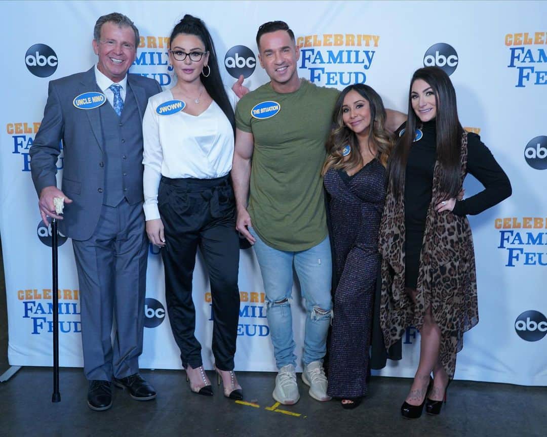ディーナ・ニコール・コルテーゼのインスタグラム：「Tune into celebrity family feud this Sunday at 8pm on ABC !!!! #thehills vs. #jerseyshore」