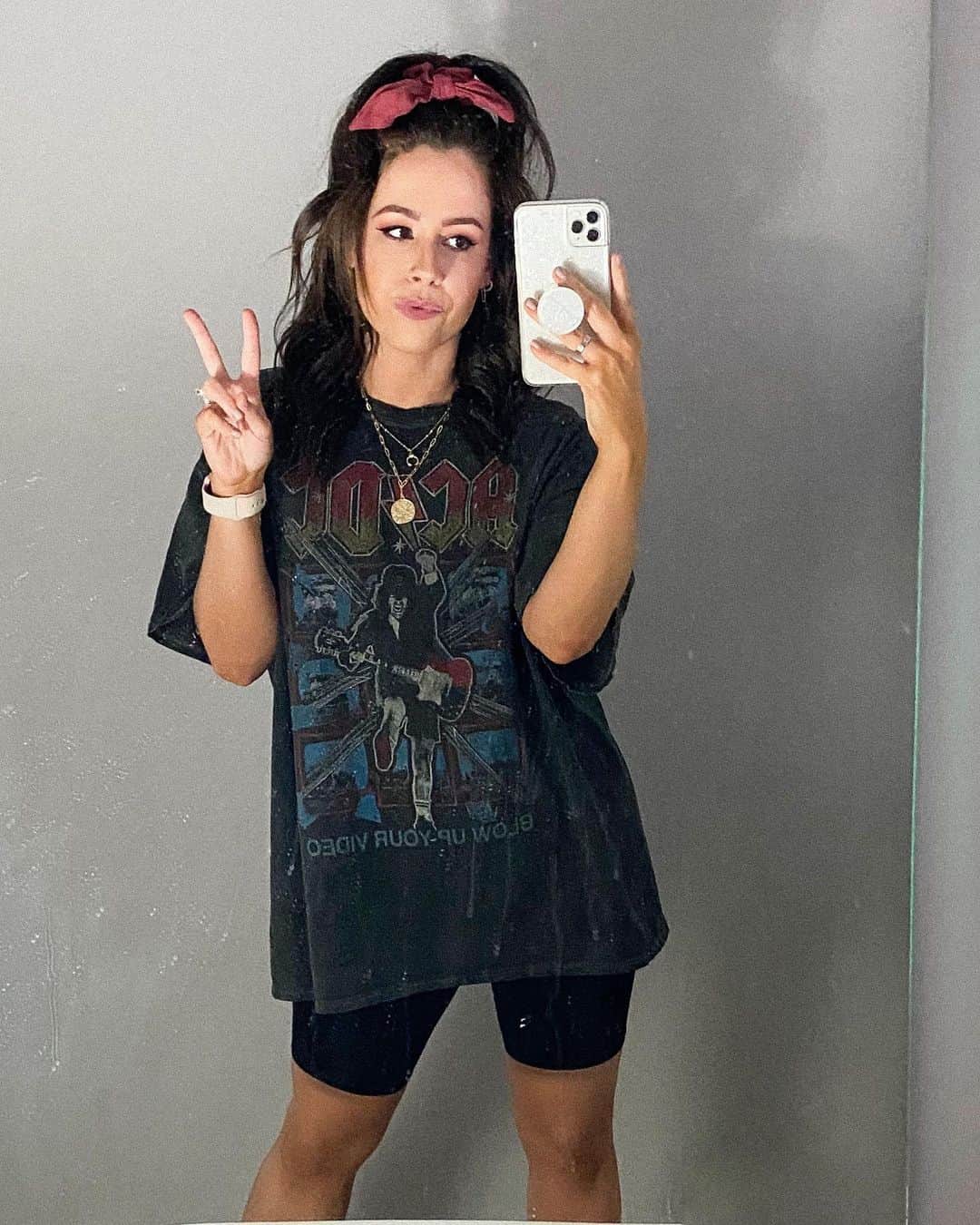 Tracy and Stefanieのインスタグラム：「Just out here trying something new! lol Have you tried biker shorts and how do you feel about them? ☺️ PS what’s for dinner I need ideas! 😋」