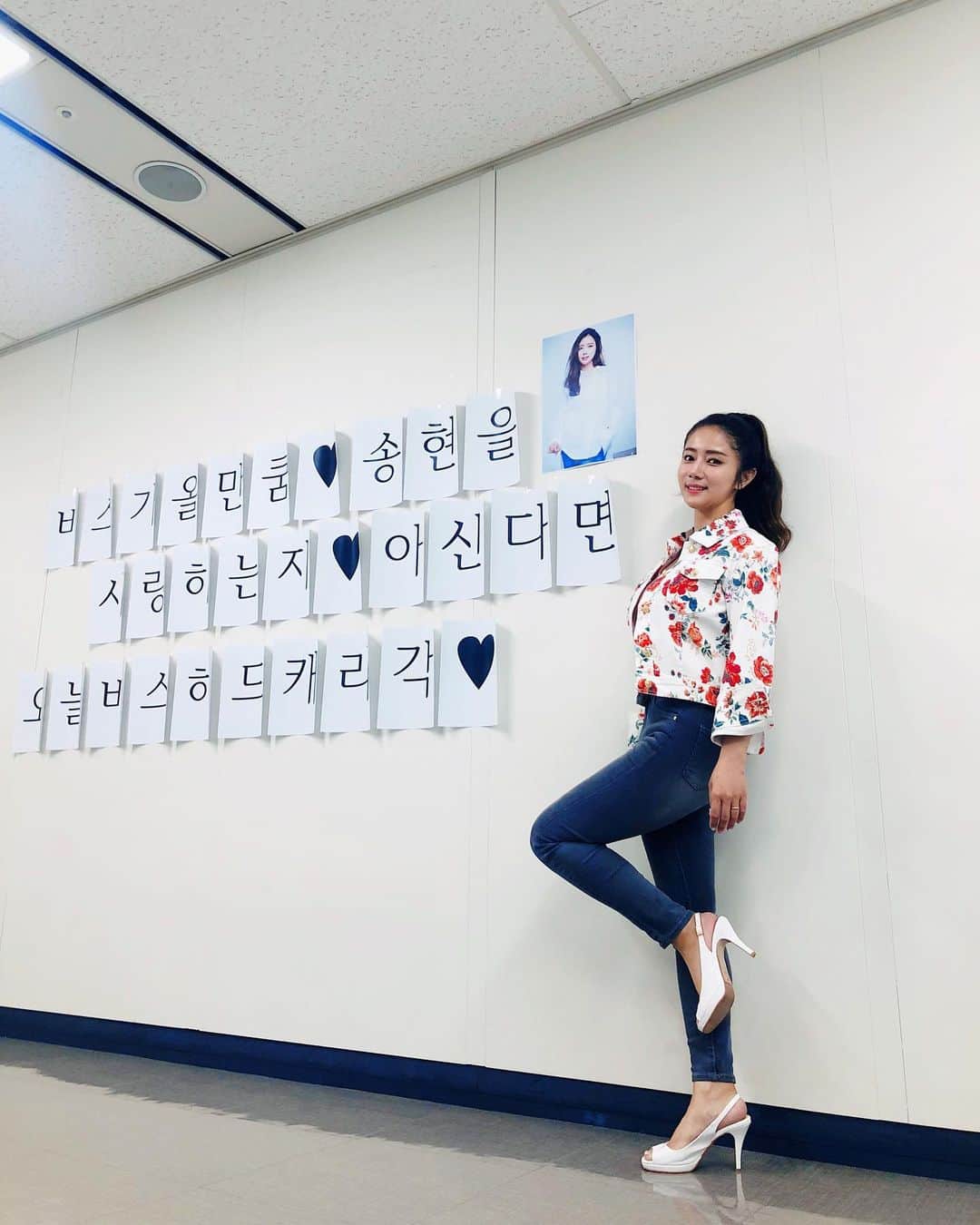 チェ・ソンヒョンさんのインスタグラム写真 - (チェ・ソンヒョンInstagram)「2년만에 다시 만난 #비디오스타  대기실에 이런 깜찍한 이벤트라니👍  #올만쿰 죠았게요😆」6月27日 9時13分 - songhyunc