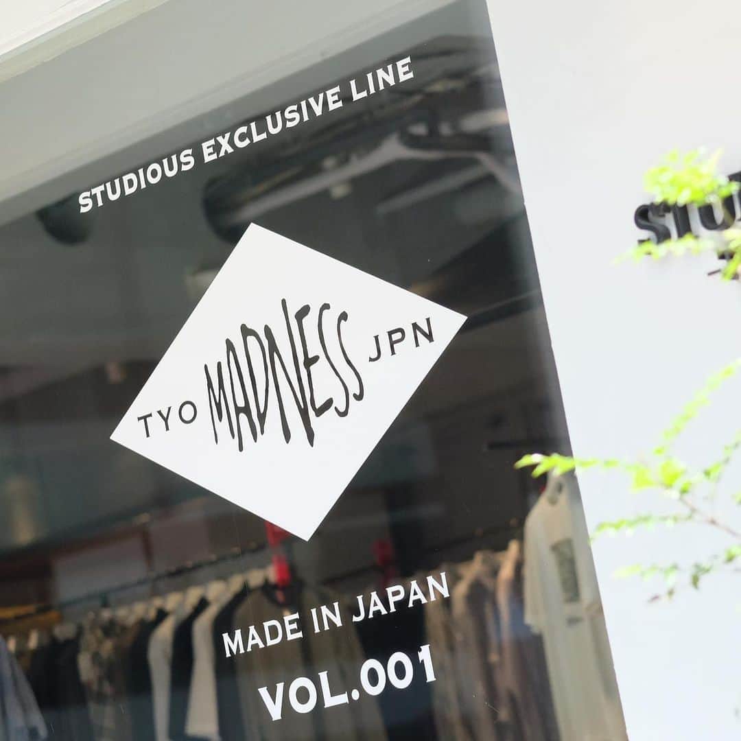 谷正人のインスタグラム：「MADNESS TOKYO が日本ではSTUDIOUS TOKYO神南店のみで発売がスタートとなりました。 第一弾、河村康輔さん、コラボです。 #maddness #kosukekawamura  #shawnyue」