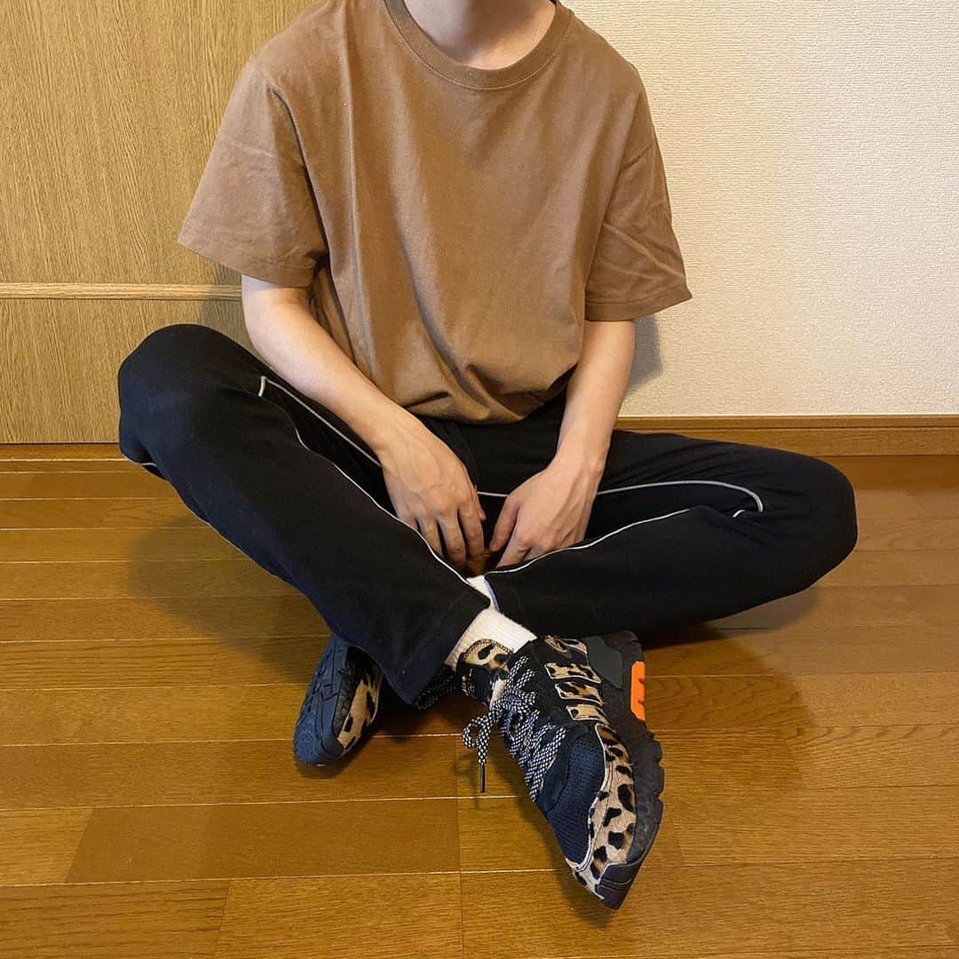 中垣悟のインスタグラム：「New kicks🙏🏻🔥🔥🔥 . 💥 @uptown_deluxe 💥 . #NITEJOGGERUPTOWN #ナイトジョガーアップタウン #ニューアイテム #kicks #天神 #大名 #コレはまじ惚れた」