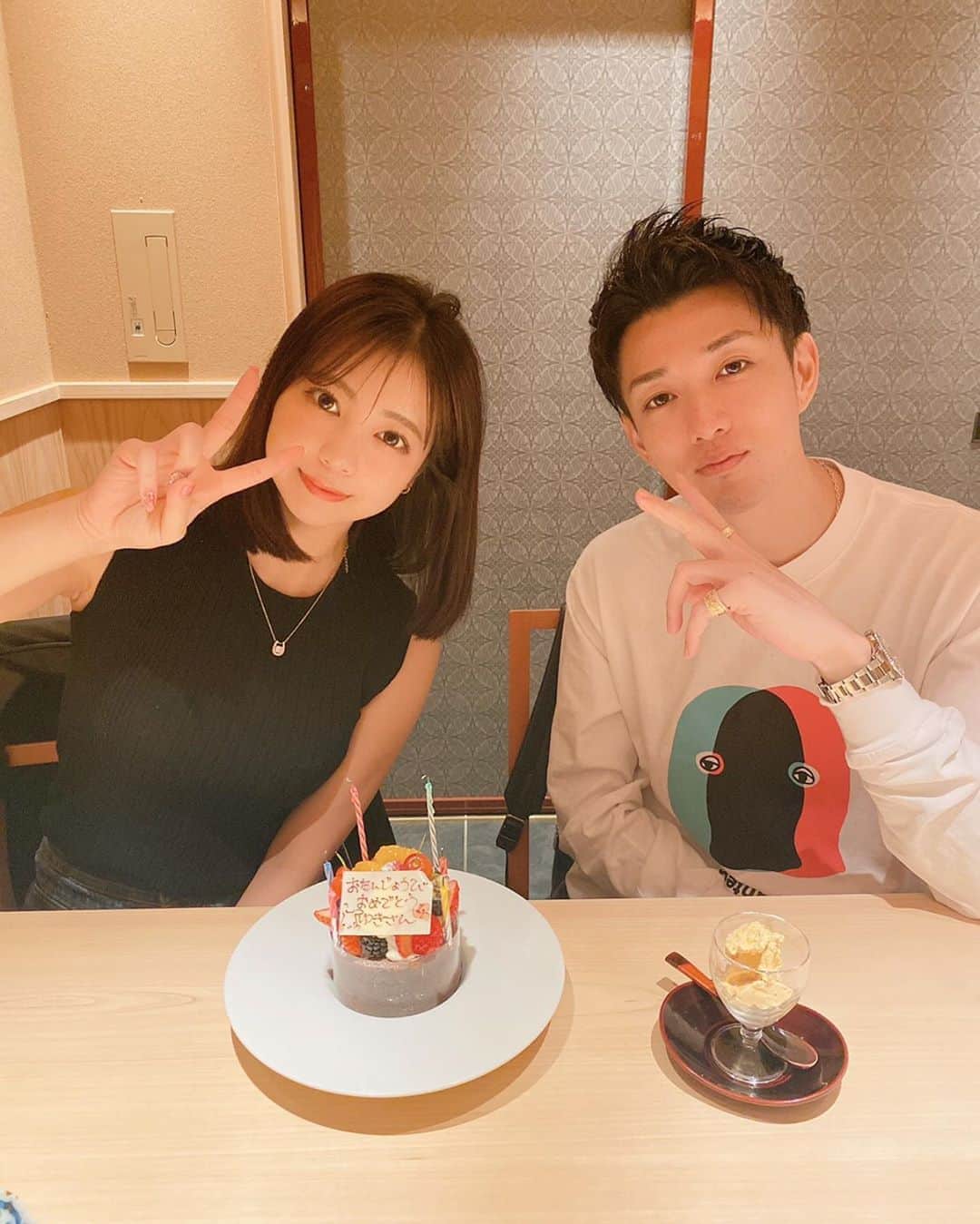 彫師美漸のインスタグラム：「@yuki_yoshizawa_ 🎂🍣 ・ ゆきおめでとっ👏✨ ・ @sushienbettei 大将いつもありがとうございます😊✨ ・ ・ #鮨えん別邸　#池尻大橋　#鮨　#寿司　#未熟の寿司えん　#雲丹ドック」