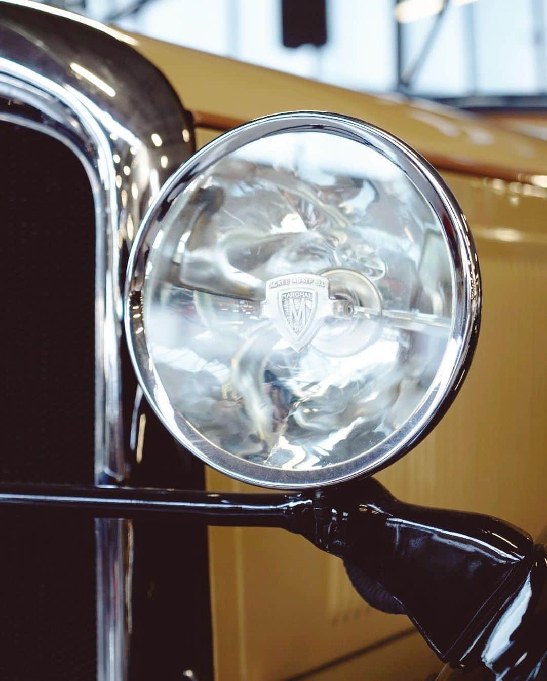 CITROEN JP Officialさんのインスタグラム写真 - (CITROEN JP OfficialInstagram)「Citroën #C4、神は細部に宿る 🔍 #OnceUponACar #ClassicCar #Citroën #LeConservatoire #OldButGold #InstaCar #CarsOfInstagram #Picoftheday #carlifestyle #vintagecar #carswithoutlimits #cars4life #carscollection」6月27日 19時23分 - citroen_jp