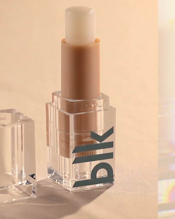 アン・カーティスのインスタグラム：「In 2019, we dreamt of a makeup collection that’s made for absolutely everyone. This year, as we continue to make a stand promoting universal beauty, we are proud to introduce #blkuniversal 2.0: allclusive, the continuation of our most beloved line. Coming your way June 28 ○ 12 nn 🤍 @blkcosmeticsph」