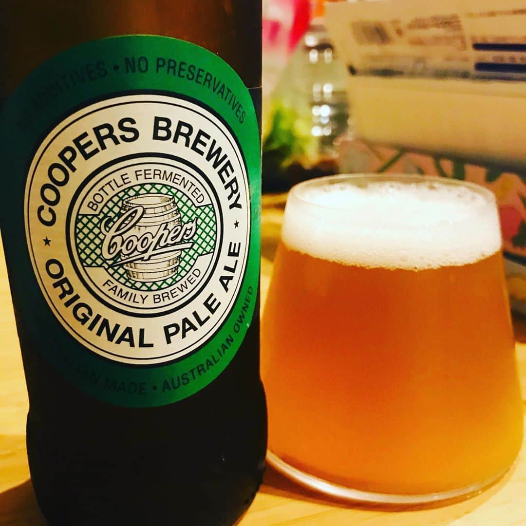 堀井亮佑のインスタグラム：「COOPERSのペールエール。好みすぎて芸術性を感じる。完成美。#beer #堀井ビールログ #coopersbrewery」