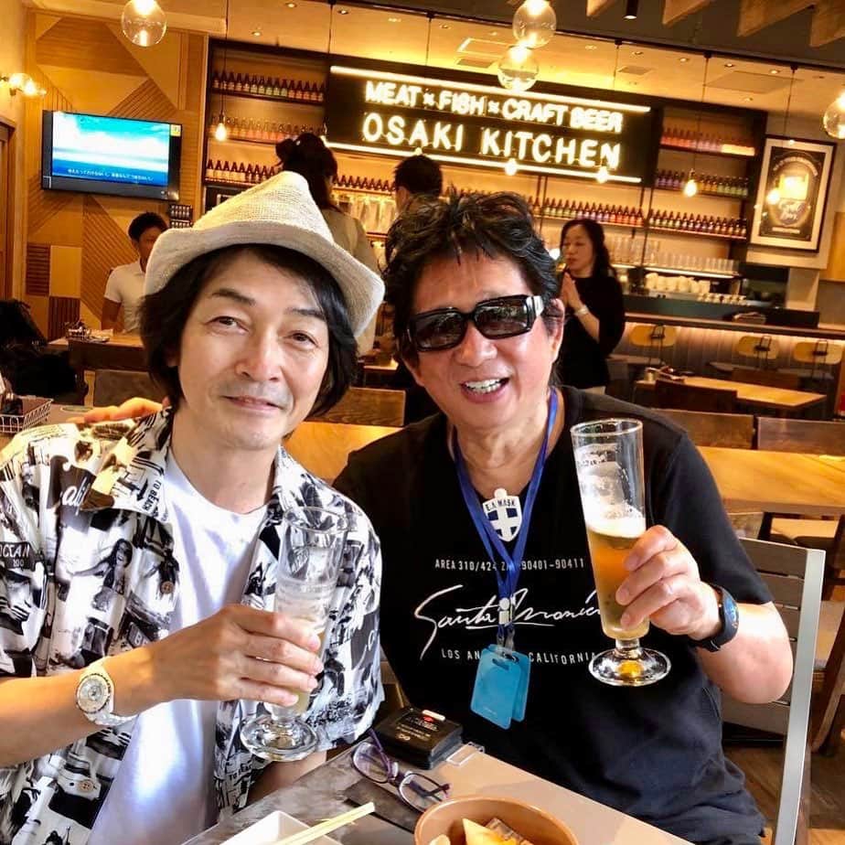 堀江淳のインスタグラム：「昨日は今年初？ ジェームス西田さんとプチ会食❗️ やっぱり人とたくさん喋らんとダメだ。 (こちらの方が人であるかは別として…) とにかく楽しかった！ #古時計 #ジェームス西田 #メモリーグラス」