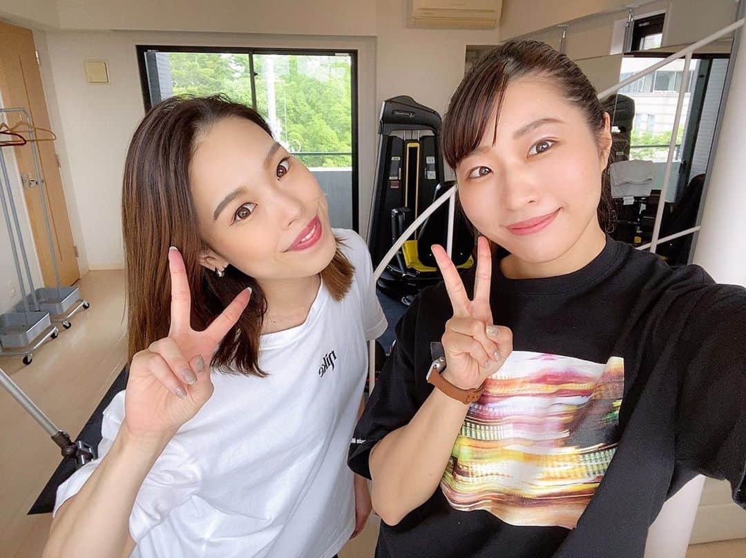 川戸沙羅のインスタグラム：「@chiharu.fit とウィルゴ株式会社を立ち上げて今日で丁度3年が経ちました🌈✨ 出会ってからは11年も経ち、、、 この前は一緒に性格診断をしてお互いの良い所を褒め合ったりしてみました👩‍❤️‍👩笑  STYLESHOWNメンバー様、私達と関わって下さっている皆様に本当に感謝の日々です🙇‍♀️ 今後共、宜しくお願い致します✨  @styleshown_gym  #STYLESHOWN #赤坂ジム #女性パーソナルトレーナー  #パーソナルトレーニング #筋トレ」