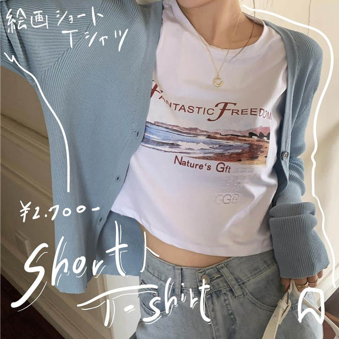 米田紗英さんのインスタグラム写真 - (米田紗英Instagram)「\ ショート丈のTシャツで夏も涼やかに🌊/﻿ ﻿ 今回はショート丈のイラストTシャツをご紹介 ✨﻿ ﻿ ✅ 海辺の絵が夏っぽい🏄🏽﻿ Tシャツのイラストは海辺の風景！色味はニュアンスカラーだから他の服とも合わせやすい﻿ ﻿ みんなも挑戦してみて 💫﻿ ﻿ ﻿ #ドリーピータウン #Dleepytown #ストリートファッション #ストリート系女子 #ストリートコーデ #ストリートスタイル #韓国ファッション #洋服好きな人と繋がりたい #カジュアルファッション #カジュアルコーデ #おしゃれさんと繋がりたい #最旬トレンド #トレンド発信 #トレンド部 #おしゃれ研究会 #スポーツミックス﻿ #着画くらぶ　#着画倶楽部　#ショートTシャツ #イラストTシャツ」6月27日 19時35分 - dleepytown_official