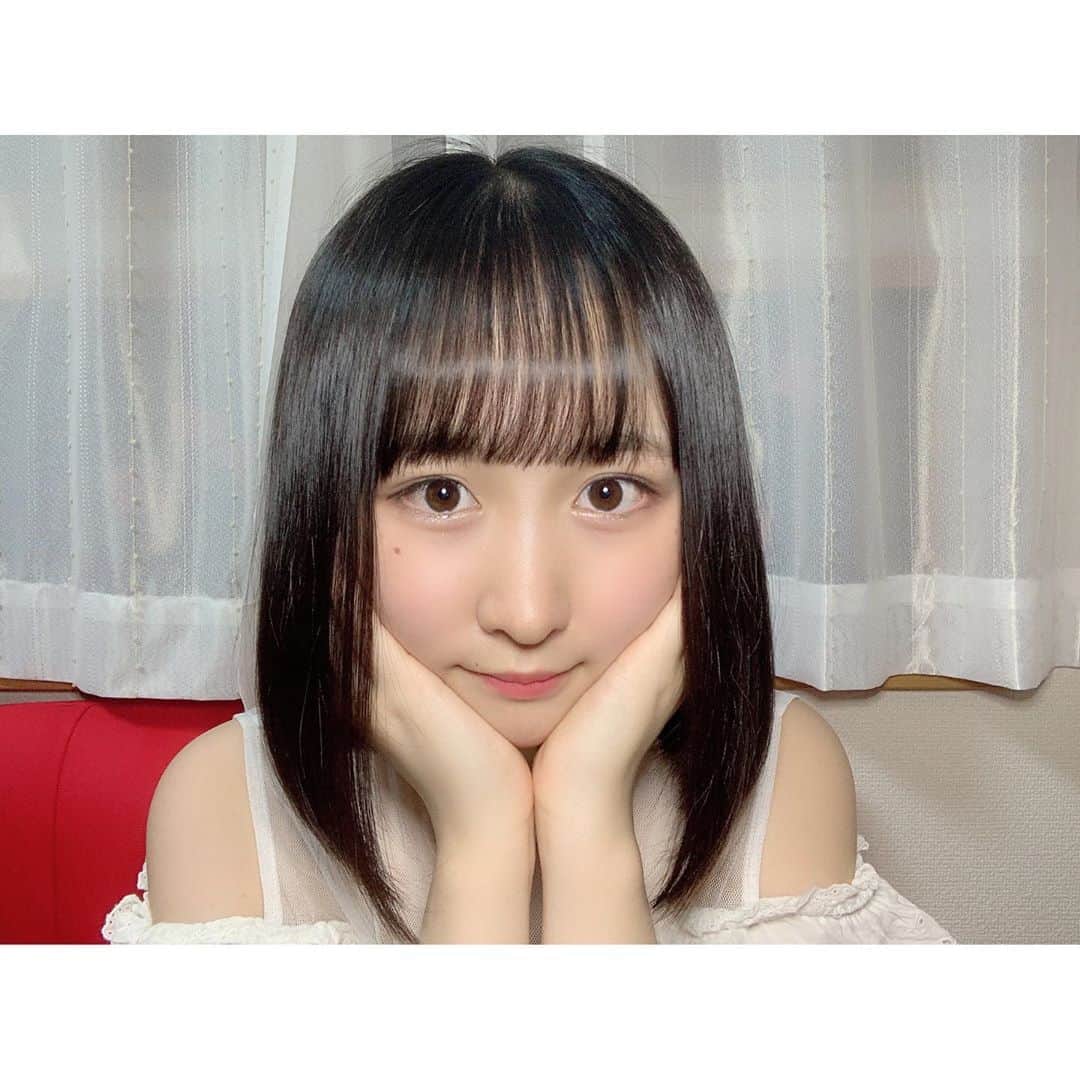 のインスタグラム：「💇🏻‍♀️💭💐 * * 初めてボブにしてみました！ * * #ボブヘアー #ボブ」