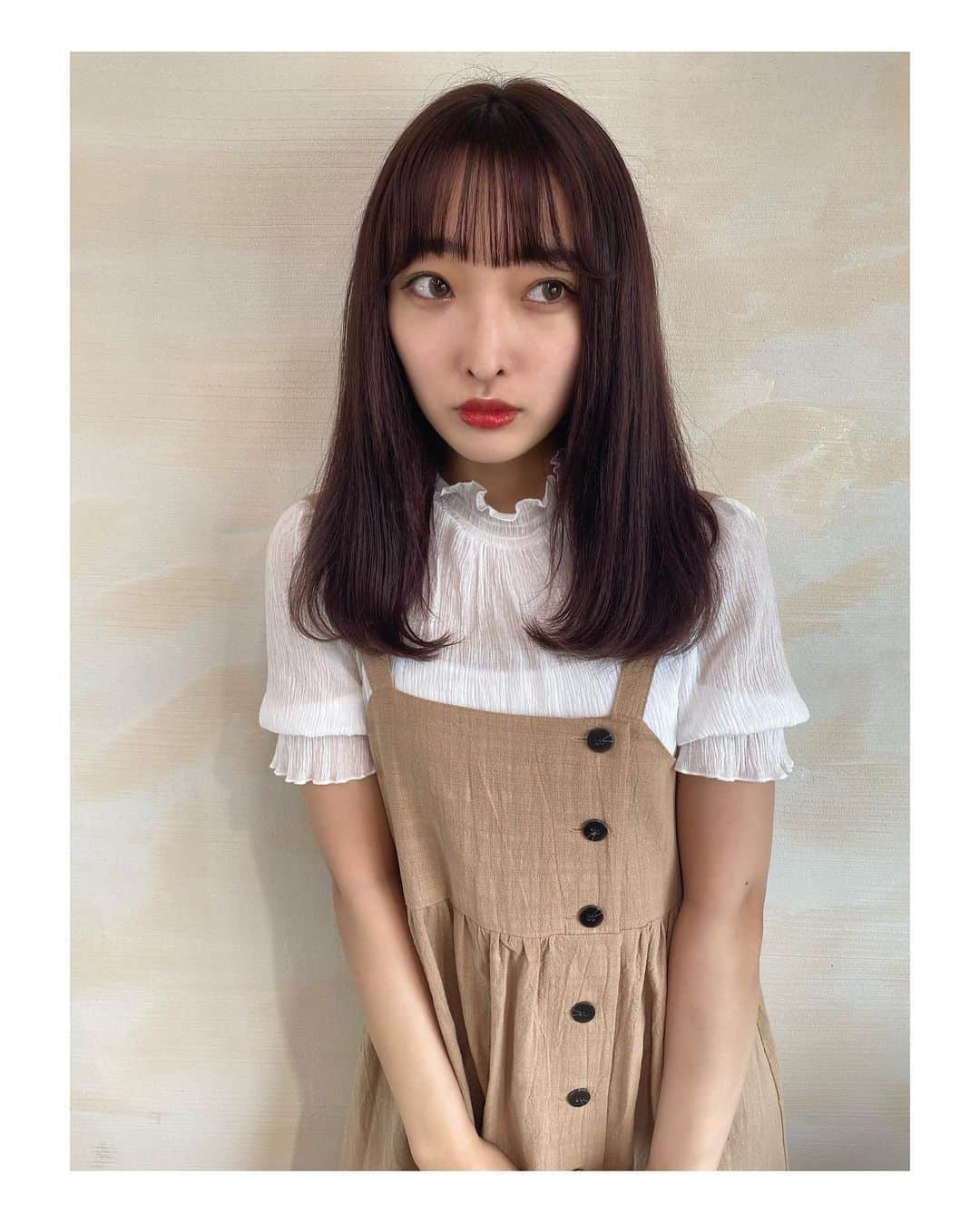 みなみのインスタグラム：「前回に引き続き パープルブラウンにしたよ〜🧸 トキオトリートメントもして サラツヤ〜☁️☁️ しかも美咲さんが 前髪 前髪周りをゴッドハンドで 可愛くしてくれて 見るからに写真写りも 変わったよね？ね？ね？😳😳」