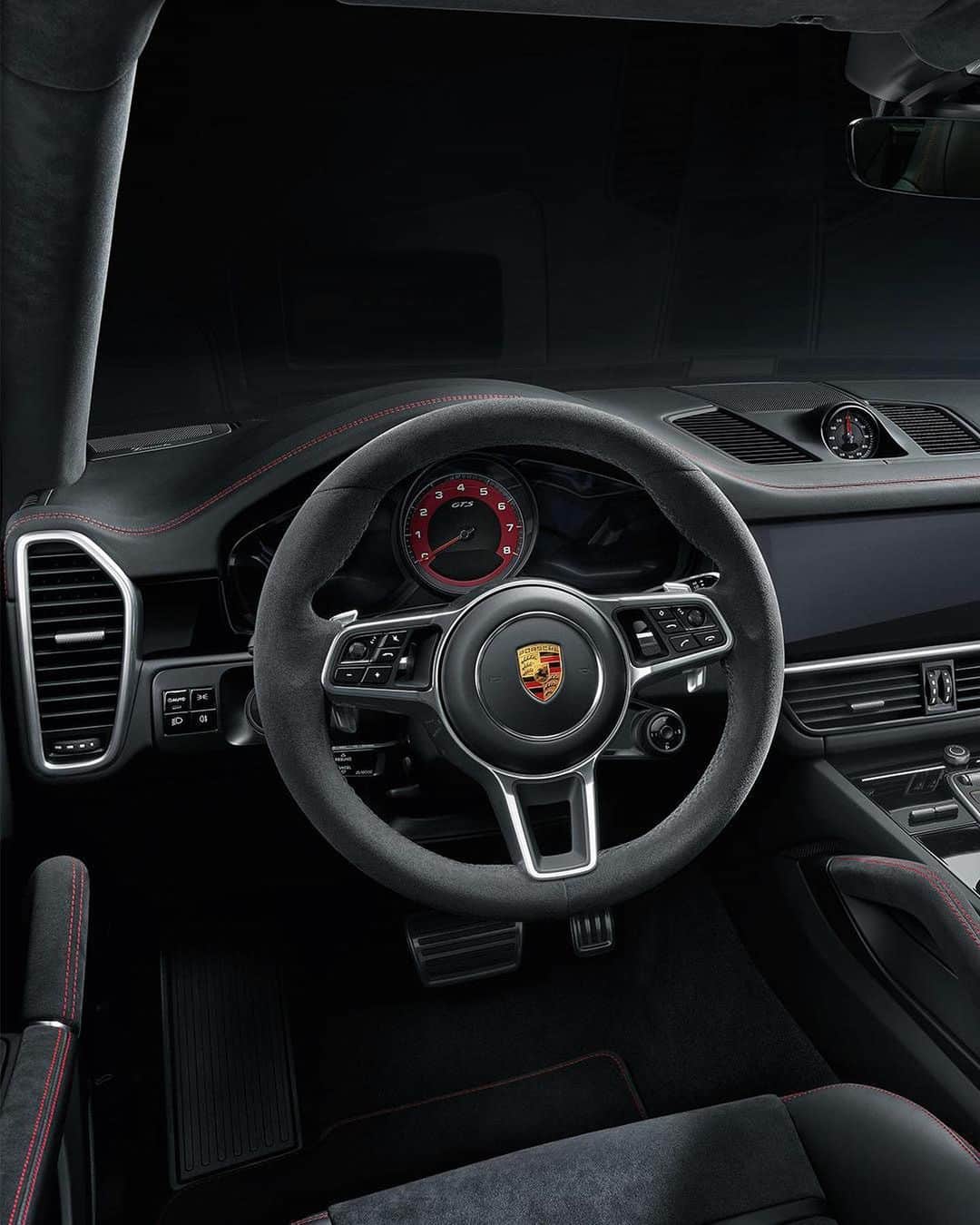 Porscheさんのインスタグラム写真 - (PorscheInstagram)「Time for the grand tour – get to know the exemplary interior of the new Cayenne GTS.  #MoreOfWhatYouLove #Porsche #Cayenne  __ Cayenne GTS: Fuel consumption combined: 11,4-11,2 l/100 km; CO2 emissions combined: 260-255 g/km」6月27日 20時00分 - porsche