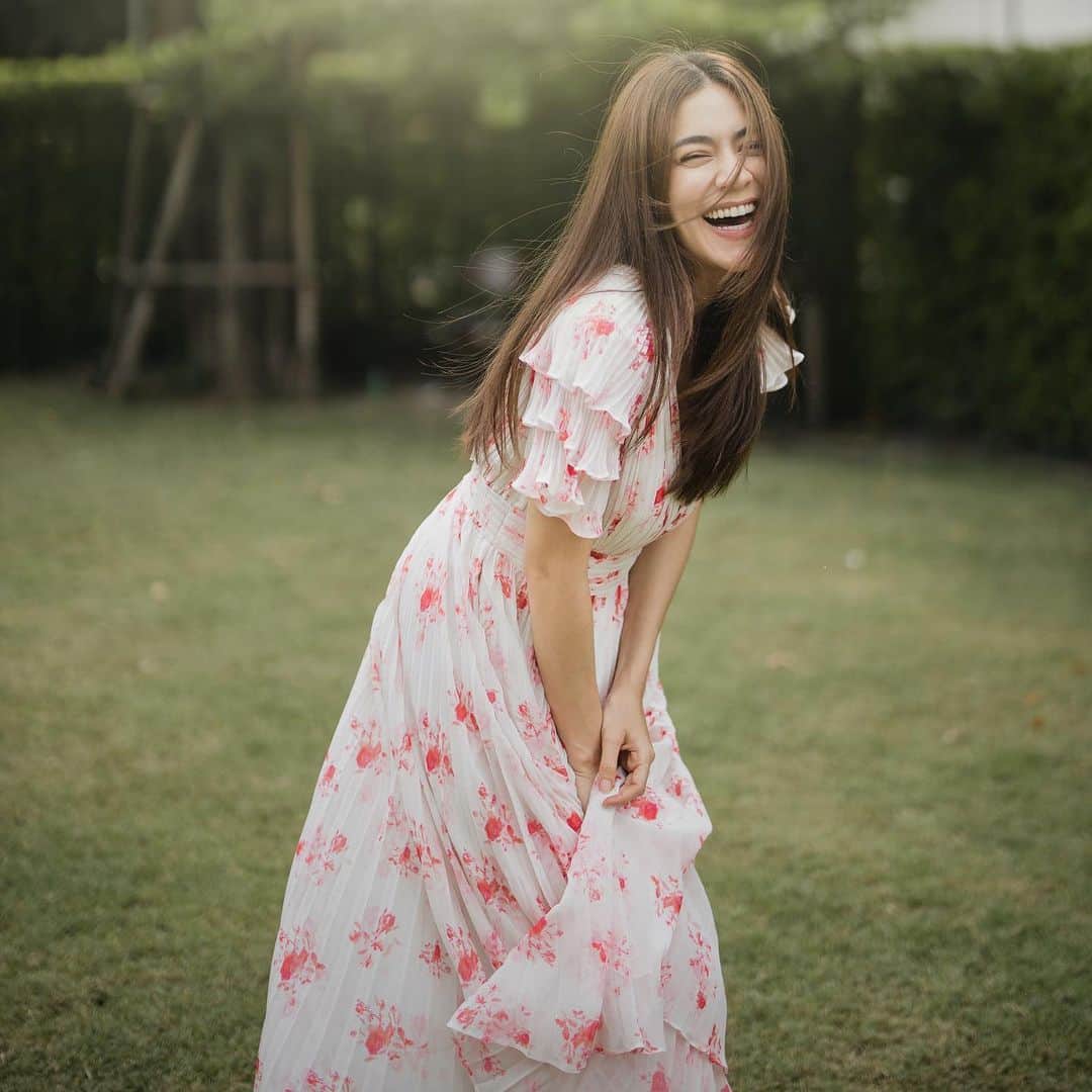 キンバリー・アン・ウォーテマス・ティアムシリのインスタグラム：「My tip for stress relief : Just Laugh it out really loud 🧡 by @bluezuriphoto」