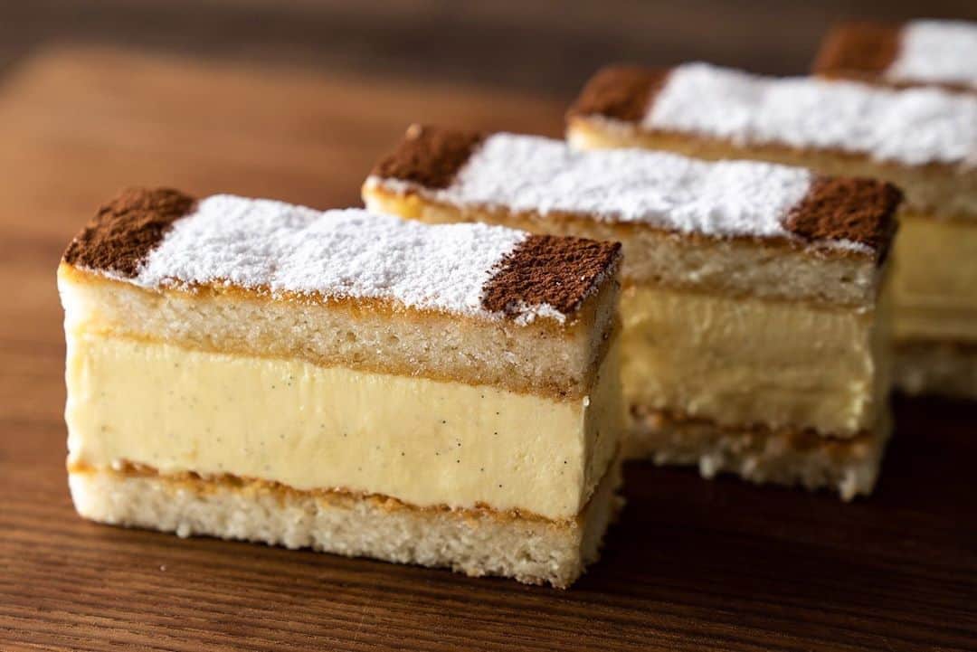 のインスタグラム：「YouTube "Chocolate Cacao" 「ミゼラブル」ベルギー伝統のケーキ How to make Belgian Miserable cake  YouTube  https://youtu.be/4QvEswh_19Y  #Youtube #youtuber #お菓子 #ASMR #cocoa #ココア #カカオ #foodie #foodpics #instafood #cake #dessertporn #foodporn #スイーツ #yummy #recipe #手作りお菓子 #buttercream #misérable  #miserable #buttercreamcakes #buttercreamcake #ミゼラブル #ケーキ #バタークリーム #アングレーズソース #ベルギー #belgium #belgian」