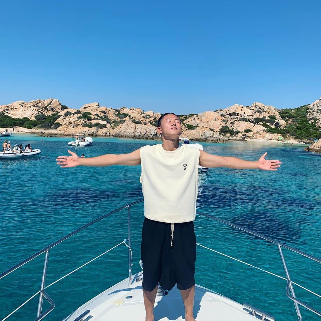 イ・スンウさんのインスタグラム写真 - (イ・スンウInstagram)「🏖🌊 #portocervo」6月27日 20時22分 - seungwoolee