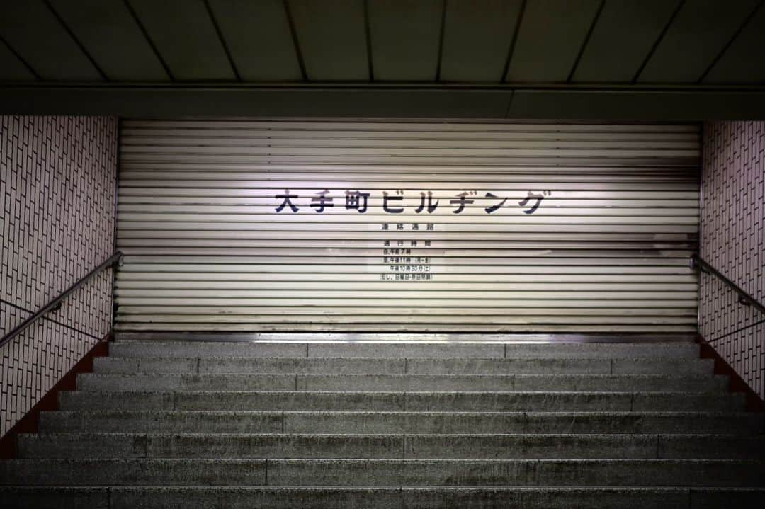 佐藤東弥のインスタグラム：「シブいシャッター 休日の早朝にて」
