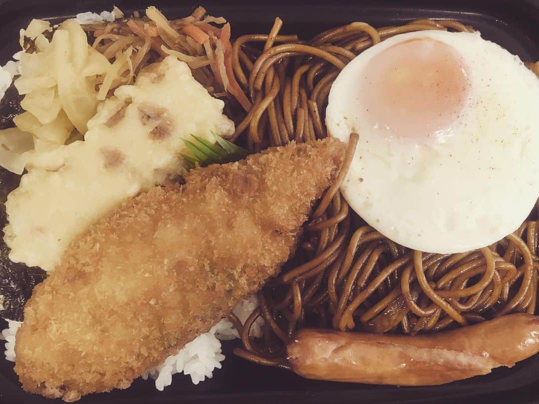 塚田詩織のインスタグラム：「#現場ごはん」