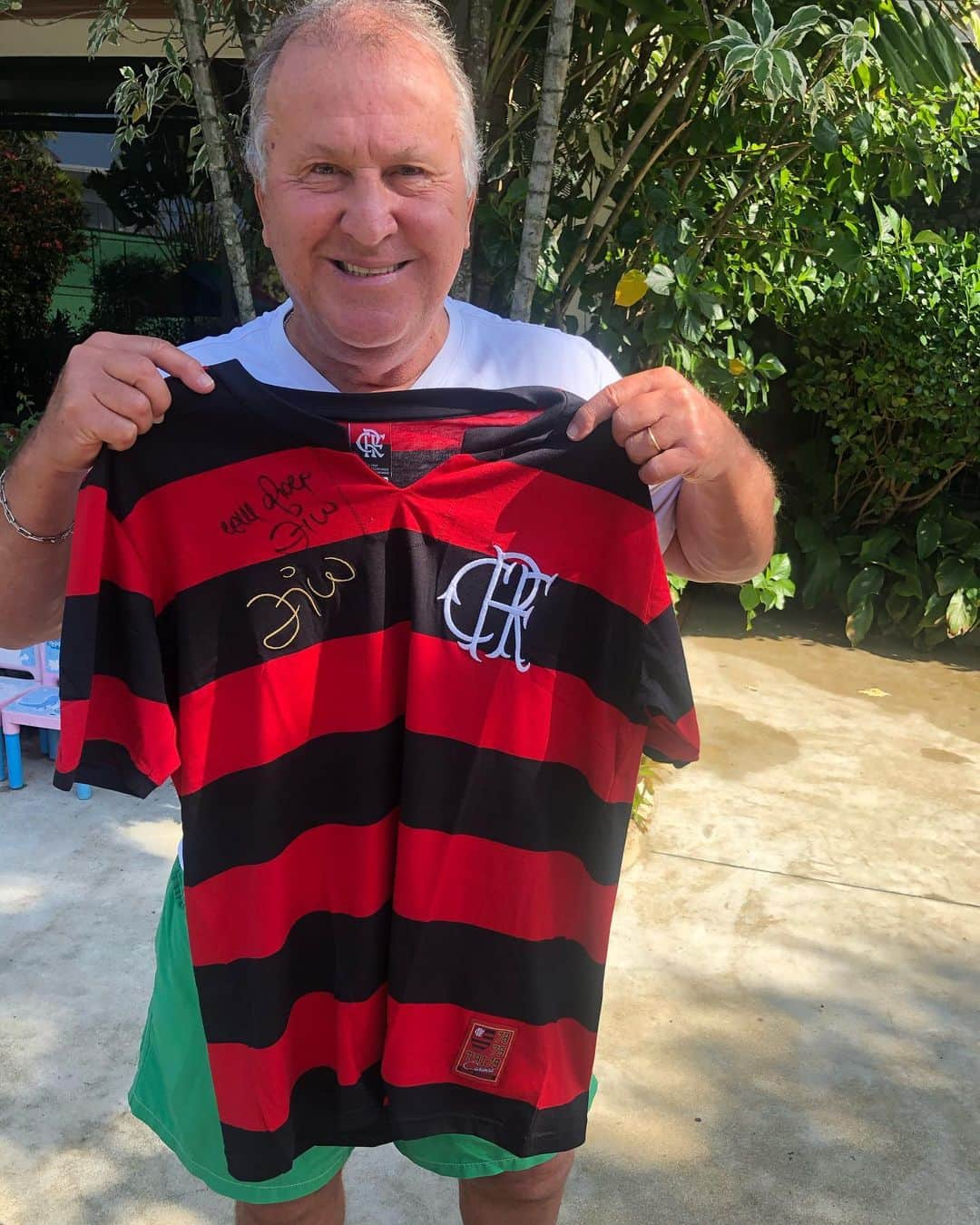 ジーコさんのインスタグラム写真 - (ジーコInstagram)「Uma camisa do tricampeonato autografada para o Projeto da Fundação Pelé.」6月27日 11時32分 - zico