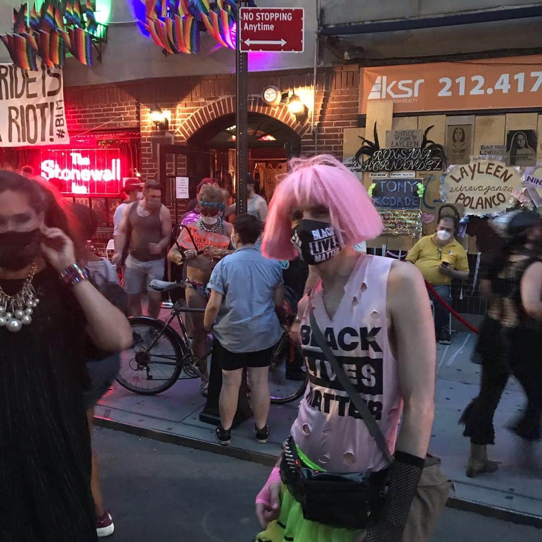 トームさんのインスタグラム写真 - (トームInstagram)「The 26ish Drag March took place on Friday night as a kick-off to NYC #Prideweekend. The event always starts in #TompkinsSquarePark and ends in front of the #StonewallInn; it is purposefully non-corporate, punk, inclusive, and largely leaderless; #TransAction NOT TRANSACTIONAL #transdayofaction #translivesmatter #blacktranslivesmatter #blacklivesmatter」6月27日 11時57分 - tomenyc