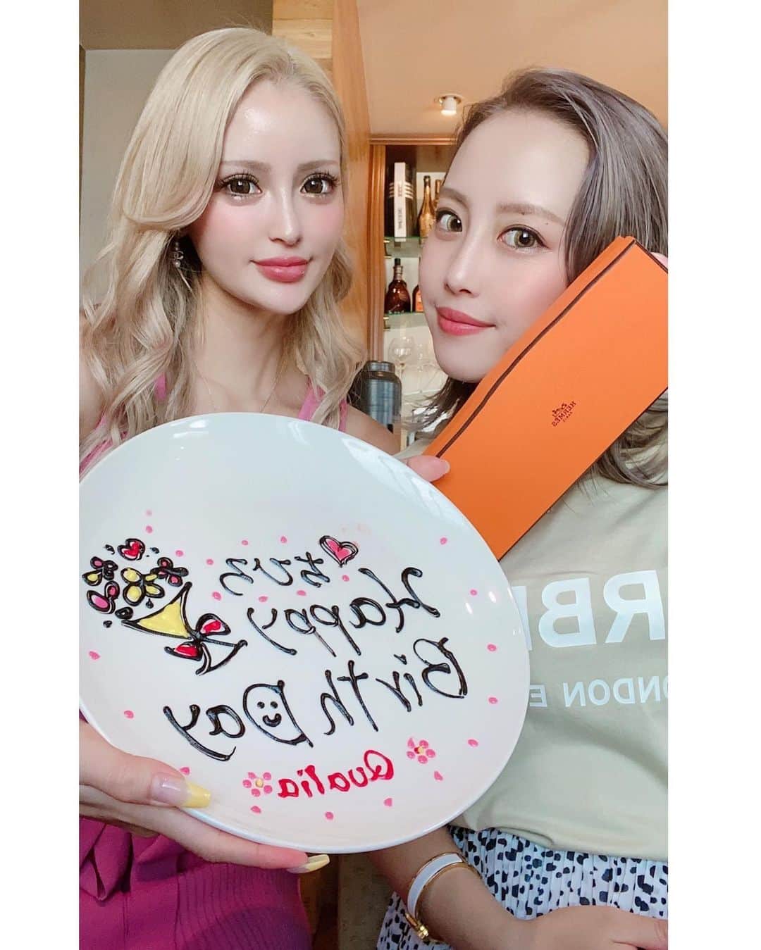 ぱぴさんのインスタグラム写真 - (ぱぴInstagram)「. . ちーたん💕happy birthday🎂 今年もお祝いできて嬉ぴよ🥰 . ストールに合わせてオレンジにしてみたよ🐴🧡 喜んでもらえてよかったあ😍✨ これからも宜しくね🥳 大好きだぜ😘 . . #myfriend #happybirthday #lunch #love」6月27日 11時56分 - papikotan0206