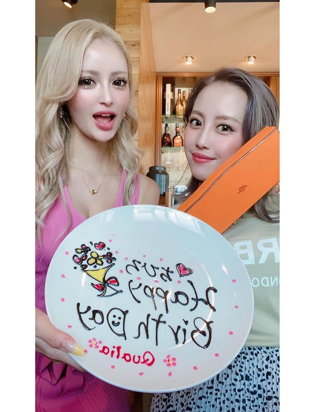 ぱぴさんのインスタグラム写真 - (ぱぴInstagram)「. . ちーたん💕happy birthday🎂 今年もお祝いできて嬉ぴよ🥰 . ストールに合わせてオレンジにしてみたよ🐴🧡 喜んでもらえてよかったあ😍✨ これからも宜しくね🥳 大好きだぜ😘 . . #myfriend #happybirthday #lunch #love」6月27日 11時56分 - papikotan0206
