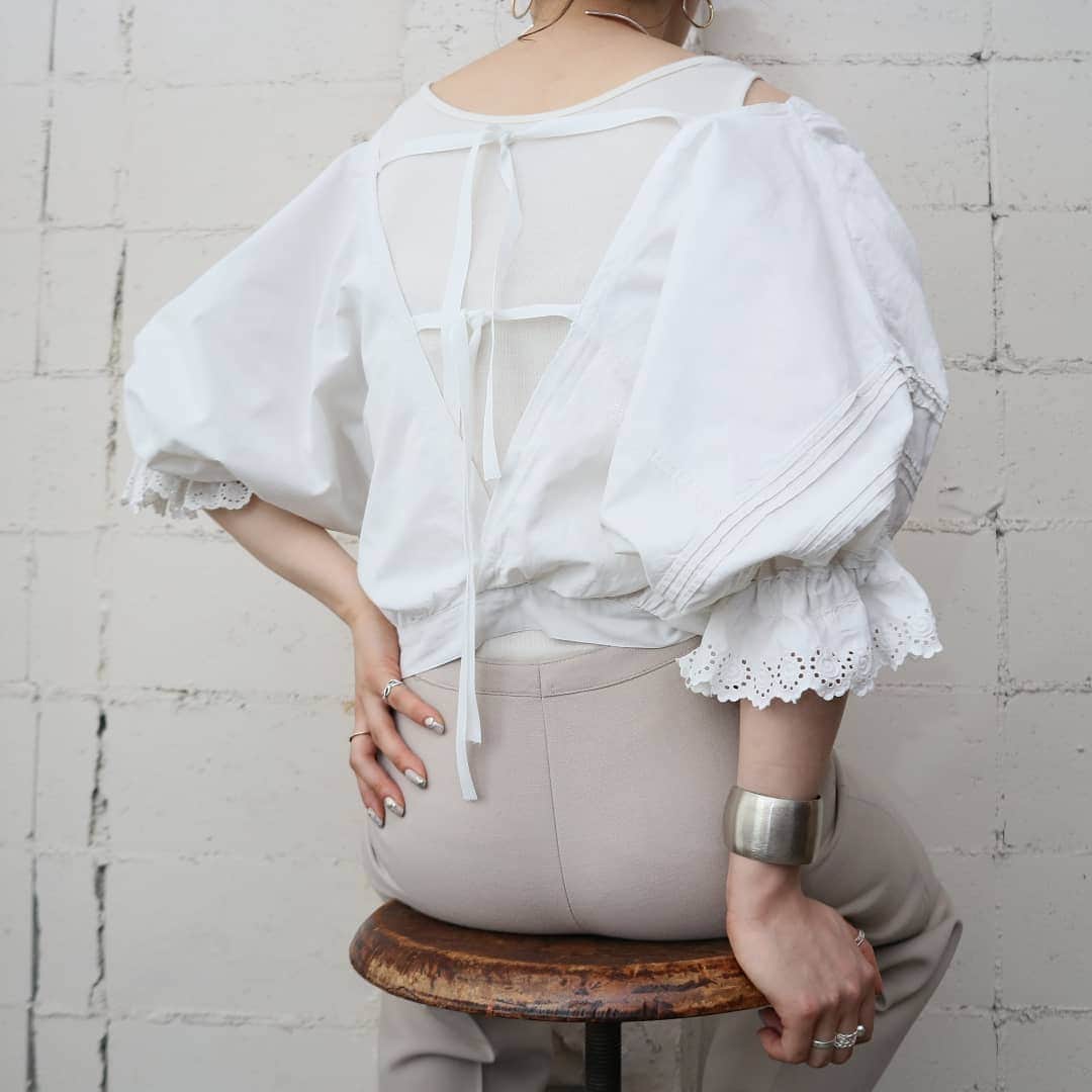 吉祥寺 古着屋 Orfeoのインスタグラム：「. 本日6/27よりSUMMER SALEをSTARTいたします！ これから使えるアイテムがお求めやすくなっております お得なこの機会にぜひお越しくださいませ  1920's EURO Back Design Blouse  #orfeo #kichijoji #tokyo #vintage #used #fashion #coordinate  #outfit  掲載商品のお問い合わせはインスタグラムのプロフィール記載のメールアドレス宛にお願いいたします。コメント、DMでのお問い合わせは受け付けておりませんのでご了承ください。」