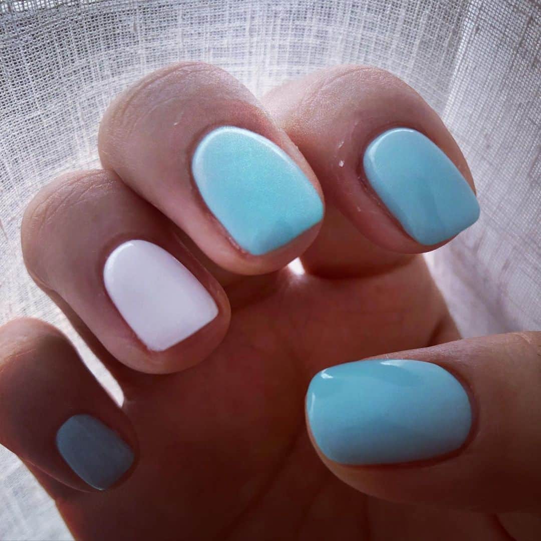 阿部洋子さんのインスタグラム写真 - (阿部洋子Instagram)「👯‍♀️👯‍♀️👯‍♀️ 3ヵ月ぶりにネイルへ。 気分が全然ちーがーうー🎶  #nails #gelnails #pink #tiffanyblue #white  #thankyou  #気分転換」6月27日 12時54分 - hirocoring
