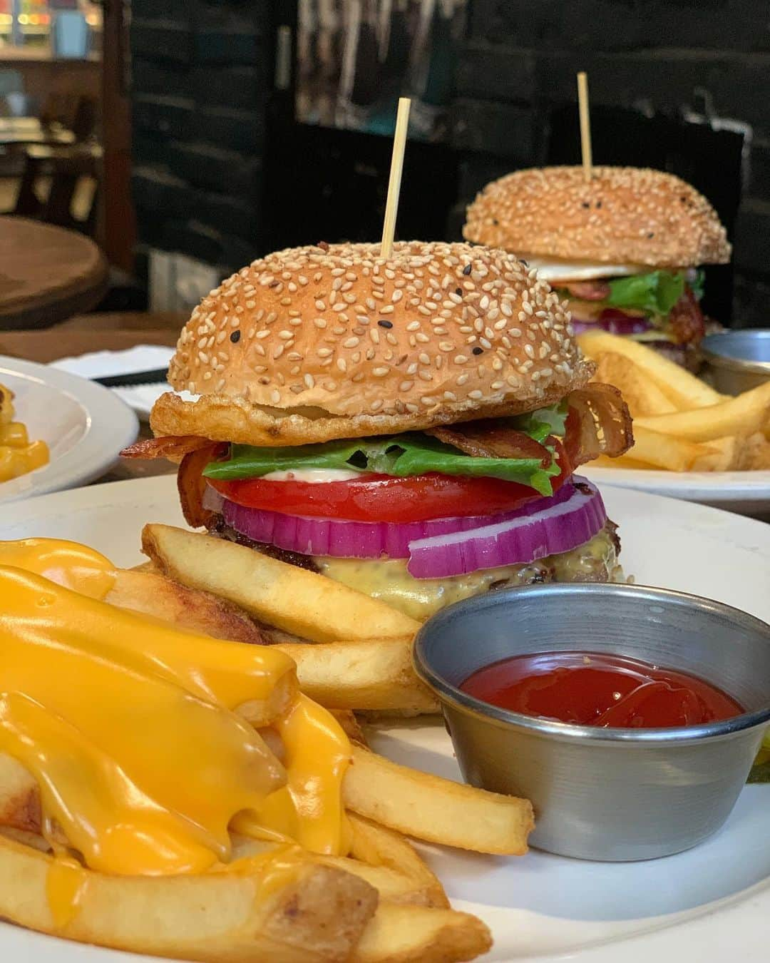 アン・スンファンのインスタグラム：「아임 길버트 🍔🍟✨」