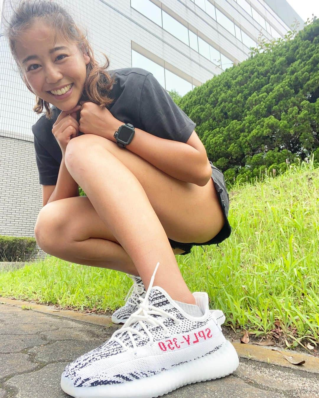 坂口佳穂さんのインスタグラム写真 - (坂口佳穂Instagram)「YEEZY BOOST 350 V2 😎🖤 Thank you for @adidastokyo  #adidas #boost #yeezyboost350v2」6月27日 13時14分 - s_ka_ho