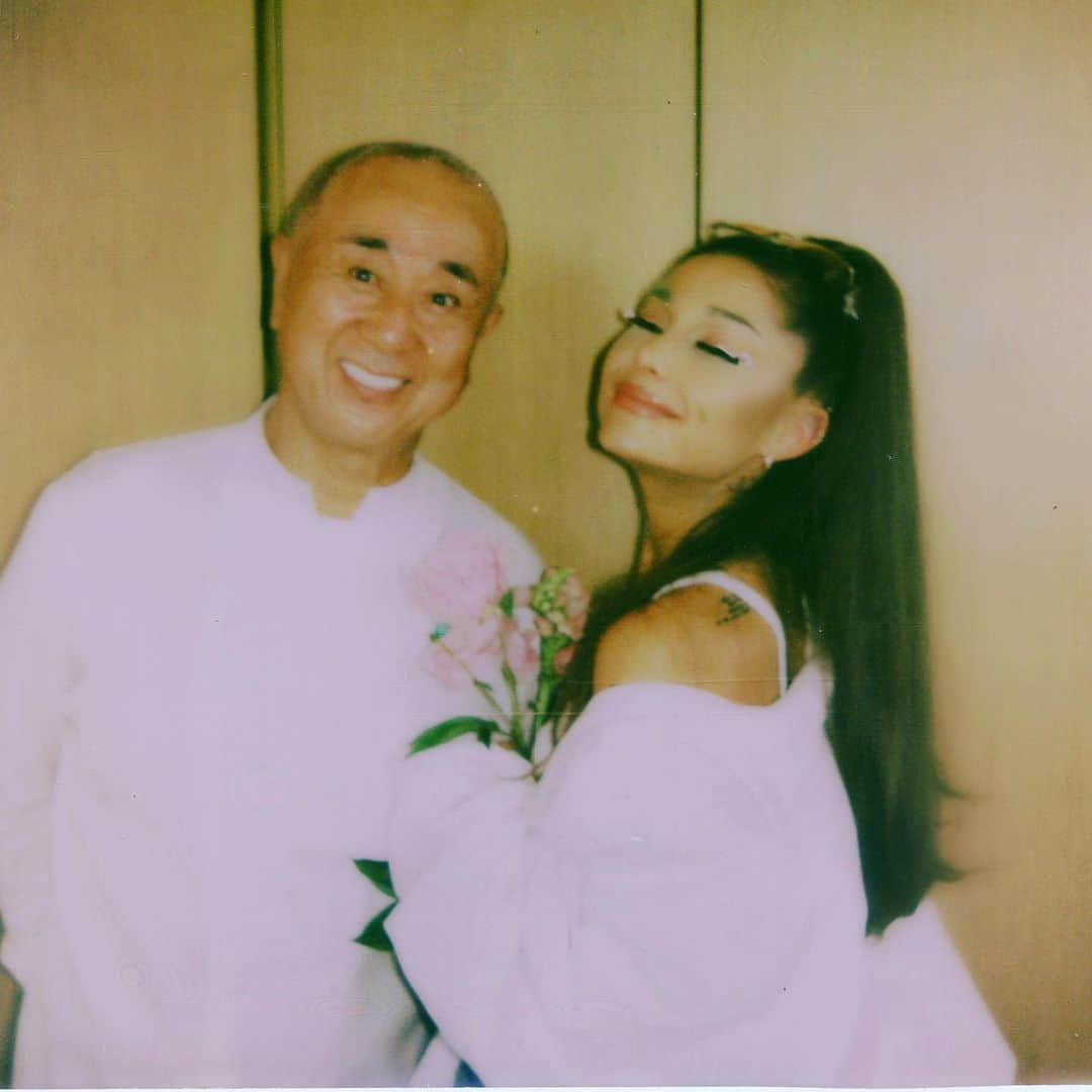 松久信幸さんのインスタグラム写真 - (松久信幸Instagram)「Happy birthday Ariana ㊗️㊗️🎂🎂😘😘@arianagrande @raindropslime02」6月27日 13時26分 - therealnobu