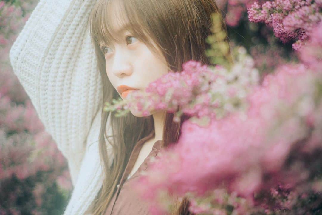 弘松菜摘のインスタグラム：「﻿ ﻿ ﻿ ﻿ やぁあぁっと土日だけど﻿ みんなは何するのー？？😊✨﻿ ﻿ ﻿ 私は美容院にきてます💇‍♀️﻿ さらさらにしてもらう☺️🌈🌈﻿ ﻿ ﻿」