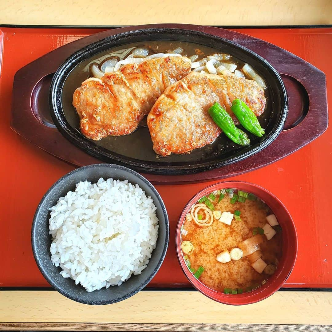 布川敏和さんのインスタグラム写真 - (布川敏和Instagram)「〝本日の昼飯〟 ノンアル＆生姜焼き定食～(๑´ڡ`๑)」6月27日 13時57分 - fukawatoshikazu