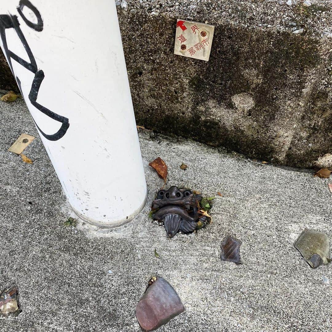 畑亜貴さんのインスタグラム写真 - (畑亜貴Instagram)「汗だくで隠れシーサーを探しました。#okinawa  #akhtravelogue」6月27日 14時06分 - akihata.jp