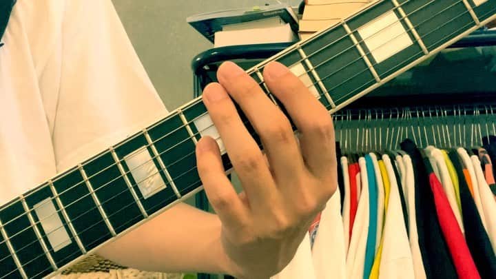 小野武正のインスタグラム：「どーもzoomで声の大きさに定評のあるたけまさです！いや不評？ぴえん﻿ ﻿ 昨日はとある声優さんのレコーディングで2曲ギターを弾いてきたのですがこりゃまたGOODなテイク録れちゃいました☺️✨﻿ セッションメンバーも素晴らしくて、、レコーディング楽しいなあ、もっとたくさんやりたいなあ、と思った1日でした。﻿ 完成が楽しみ!!!﻿ 情報解禁したらまたみんなにお知らせします!!﻿😎 ﻿ レコーディングが楽しすぎて今日は泥の様に寝てた訳ですが起きたら何時でもおはようですよね、本日は昼からいや夕方前からKEYTALKのおはようトゥエンティのサビを弾いてまいります！﻿ 4小節目のド#レド#レミーが個人的にグッとくるポイントなのでみんなよろしく頼むよ！4小節目でいいね👍と高評価ボタン押してね！﻿ ﻿ そうそう昨日コンビニのポプラで買った弁当が強烈だったなあ。﻿ 何の気無しにごはん大盛でって言ったら350gの白飯が盛られましたからねえ。。食べだしちゃえば一瞬でぺろりですけどねえ。コンビニで暖かいご飯盛られるのってポプラくらいじゃないですか？﻿ ポプラ最高﻿ ﻿ ﻿ ﻿ ﻿ ﻿ それにしても昨日の19:45から待機してるけど巨匠部屋の生配信はいつ始まるのかな...﻿ ﻿ 明日はがむしゃらメロディーズの方につなぎます。﻿ ﻿ #わしつなぎ﻿ #keytalk﻿ #がむしゃらメロディーズ﻿ #ごめんねわしエンティ」