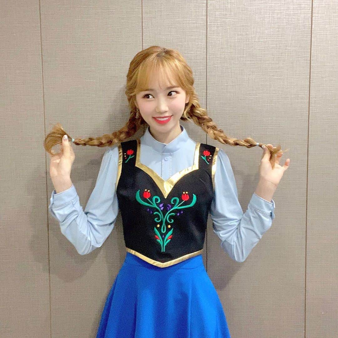 IZ*ONEさんのインスタグラム写真 - (IZ*ONEInstagram)「Do you wanna build a snowman~?⛄️ ⠀ #채원 #チェウォン #IZONE #아이즈원 #アイズワン」6月27日 15時17分 - official_izone