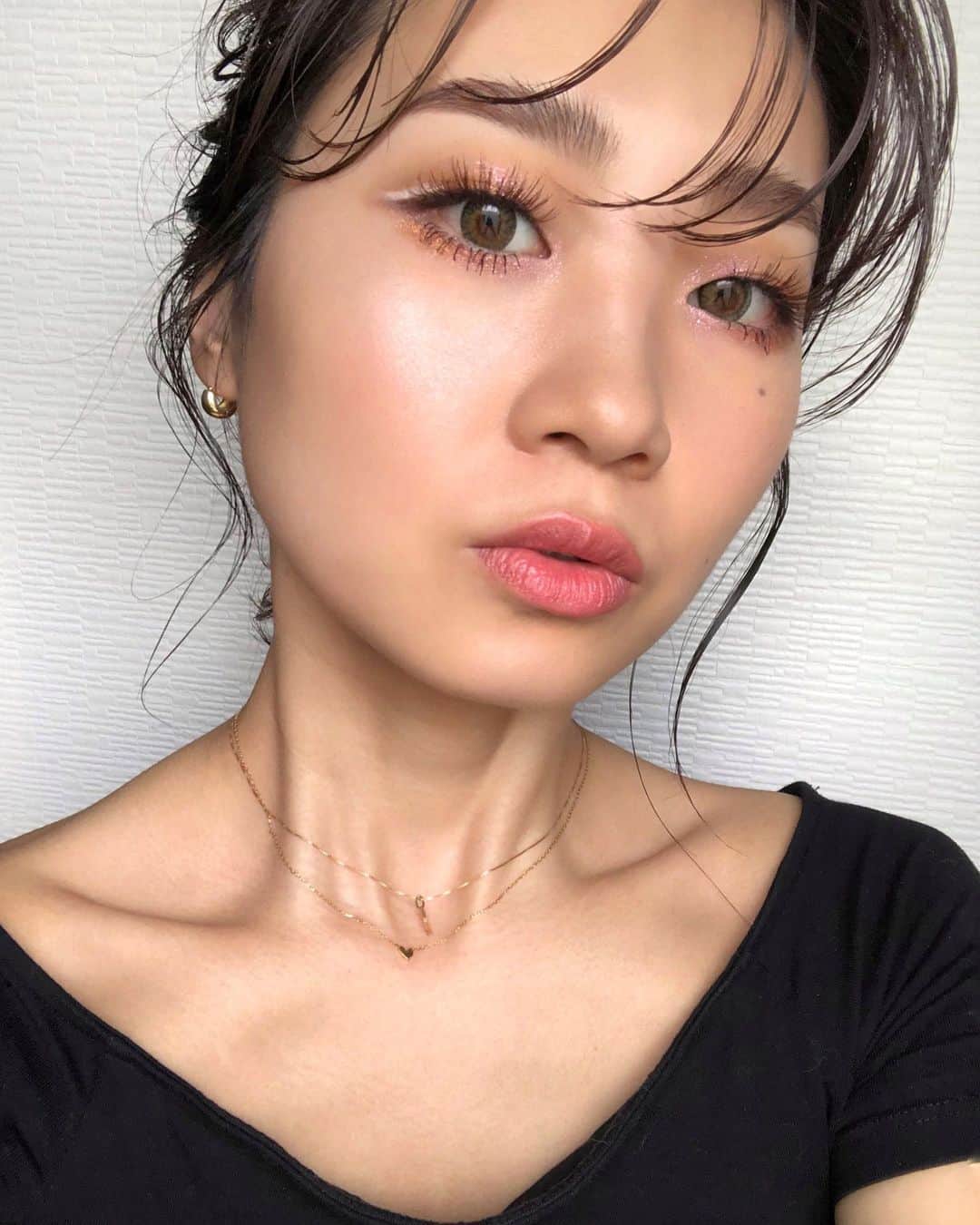 M∙A∙C Cosmetics Japanのインスタグラム：「本日の『M•A•Cのベストセラーアイテムで透明感&涼しげ血色メイク』の#MACインスタライブ で使用した製品はこちらです👇 With @masam1101 *公式オンラインショップ限定  ㅤ  ご視聴いただいた皆さま、有難うございました✨ まだの方はIGTVからぜひご覧くださいませ。  EYE ☑︎M•A•C プレップ プライム 24hアワー エクステンド アイベース ☑︎ダズルシャドウ／ラスト ダンス(239ブラシ) ☑︎ダズルシャドウ エクストリーム／オブジェ ダート(228ブラシ) ☑︎アイコール／ファッシネイティング  LIP ☑︎プレップ プライム リップベース ☑︎リップスティック/／シーシアー  FACE ☑︎ミネラライズ ブラッシュ／ニューロマンス(139ブラシ) ☑︎ミネラライズ スキンフィニッシュ／ライトスカペード(159ブラシ)  FIX MIST ☑︎プレップ プライム フィックス+   【公式オンラインショップ限定特典】 ☑︎初回ご購入のお客様へ10% OFFクーポンをプレゼント（クーポンコードwelcome） ☑︎お好きなM•A•C製品を税込8,250円以上のご購入でM•A•Cクレンズオフオイル(30ml)をプレゼント ㅤ #MACCosmeticsJapan #MACCosmetics #MAC #MACコスメ #マックコスメ #コスメ #メイク #美容 #化粧品 #デパコス #コスメ部 #コスメマニア #コスメ好き #夏コスメ #血色感 #透明感 #お気に入りコスメ #限定キット #MACリップ #ツヤ肌 #フィックスミスト」