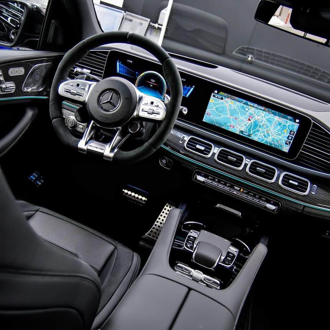 メルセデス・ベンツさんのインスタグラム写真 - (メルセデス・ベンツInstagram)「[Kraftstoffverbrauch kombiniert: 9,6 l/100 km | CO₂-Emissionen kombiniert: 220 g/km | mb4.me/DAT-Leitfaden | Mercedes-AMG GLE 53 4MATIC+] The big experience in the interior: The new GLE 53 4MATIC+ offers you a lot of space, the widescreen cockpit with #MBUX and an irresistibly sporty design! 🤩  #MBkundencenter #MercedesAMG #MBcar #carsofinstagram #instacar #instacars #GLE #GLE53 #allkindsofstrength  via @mbkundencenter」6月27日 15時24分 - mercedesbenz