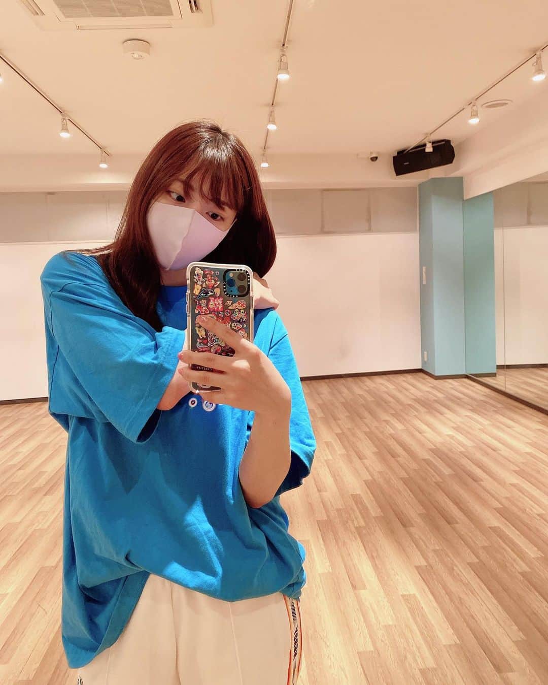 渥美友里恵のインスタグラム：「「踊った日」﻿ ﻿ IZ*ONEのダンス踊れるように頑張ってるよ🤹🏻‍♀️﻿ ﻿ ﻿ やってみたいことはやってみる！そんなモットーを持ち始めてから﻿新しい発見がたくさんあって楽しいです♡﻿ ﻿ ﻿ 素敵な週末を！﻿ では☺︎﻿ ﻿ ﻿ #ダンス #ダンス練習中 #izone #難しいけど楽しい  #dance #fashion #practice  #nerdy」