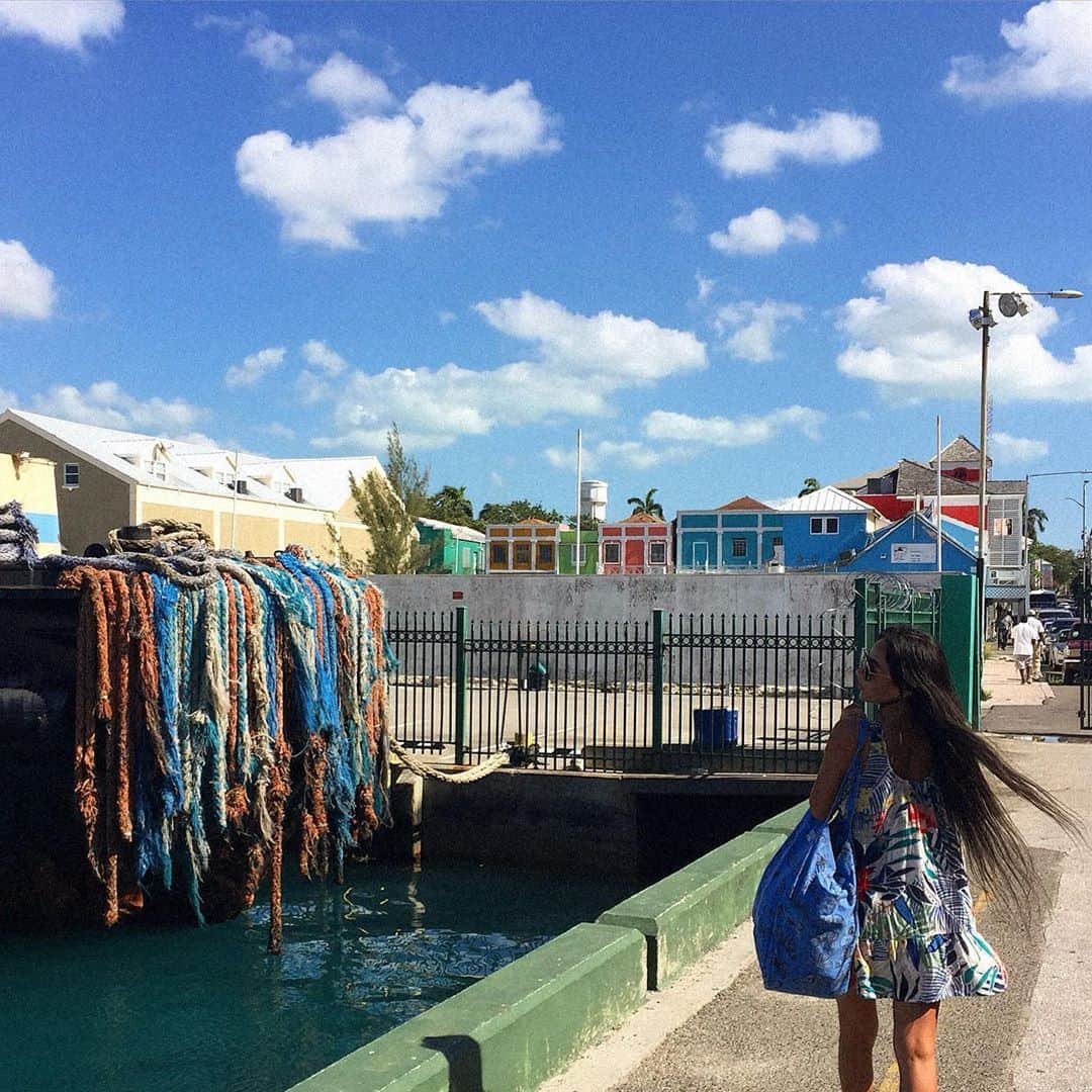 星あやさんのインスタグラム写真 - (星あやInstagram)「TOY STORY SKY☁️ #throwback2015 #ROXYtrip #bahamas トイストーリーみたいな空が好き☁️ こんとき髪鬼長い🇧🇸」6月27日 16時02分 - ayastella_