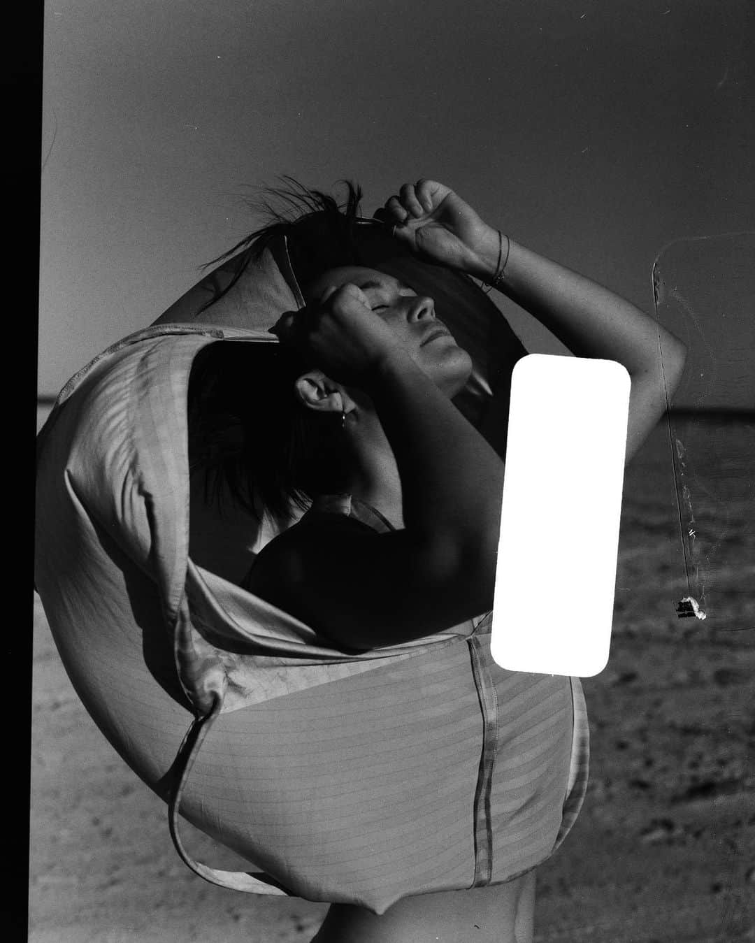松島エミのインスタグラム：「Salton Sea film magic with @shanemccauley 📷✨」