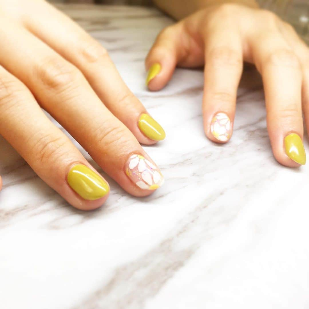 奈良未遥さんのインスタグラム写真 - (奈良未遥Instagram)「New nail🌼  #nail #NGT48 #奈良未遥」6月27日 16時22分 - mihapiyo._.48