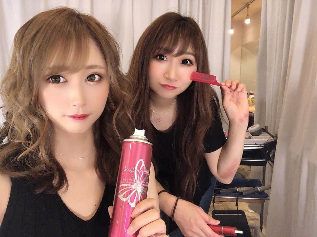 七瀬美月さんのインスタグラム写真 - (七瀬美月Instagram)「ちーこのYouTube撮影行ってきたよ👩🏻‍🦰✂️ .  歌舞伎町No.1ヘアメイクちーこの チャンネル登録よろしくね♥️ .  まだ酔ってるし2時間睡眠で ボーッとしててなに喋ったか覚えてないけど ちーちゃんの技術みんな見て💓🐱 . #ヘアメイク#YouTube #ヘアアレンジ#簡単アレンジ #髪型#美容#新宿#イースタ #歌舞伎町#からあげヘア」6月27日 16時24分 - yskwask1114