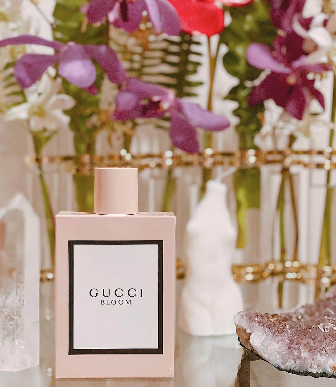須田朱音さんのインスタグラム写真 - (須田朱音Instagram)「𝐆𝐮𝐜𝐜𝐢 𝐁𝐞𝐚𝐮𝐭𝐲.﻿ ﻿ ﻿ GUCCI Bloom EDP﻿ (グッチブルームオードパルファム)﻿ ﻿ このフレグランスは、2017年に﻿ GUCCIのクリエイティブディレクター﻿ アレッサンドロ・ミケーレが初めて手掛けた﻿ ﻿ チュベローズやジャスミン、﻿ 業界初のラングーンクリーパーの香りを取り入れた﻿ 白い花々が芳潤に香るフローラルな香り。﻿ ﻿ とってもみずみずしくて、﻿ ナチュラルでやわらかくて初夏にぴったり🌿﻿ ﻿ 最近は毎朝この香りに癒されてます✨﻿ ﻿ @guccibeauty﻿ #GucciBeauty﻿ #InBloom #GUCCIBloomEDP﻿ #グッチブルームオードパルファム﻿ ﻿」6月27日 16時41分 - akane_godo