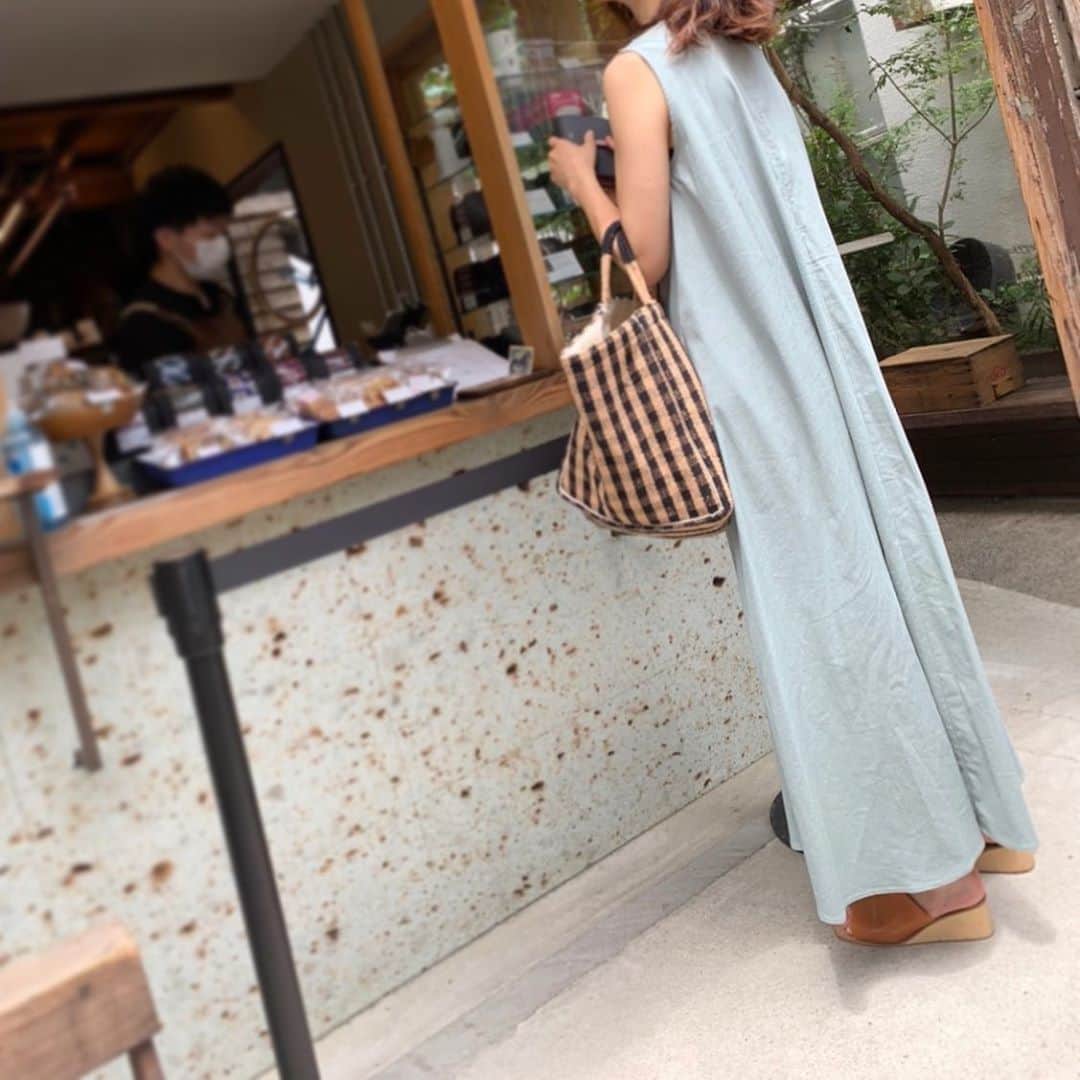 乙黒えりのインスタグラム：「ちょっと用事があって中目黒へ @onibuscoffee にいったり、また @bio_c_bon_japon に行ったり、色々菌ケアグッズも買いました。 ちょっとずつ試してみないとね❣️ オールミルクのラテ香ばしくて美味しかったよー‼️ ビオセボンでもオーツミルクをはじめいろんなんミルクがうってました。興味津々🥛 #ビオセボン#onibuscoffeenakameguro  #norc#Aライン#ワンピース」