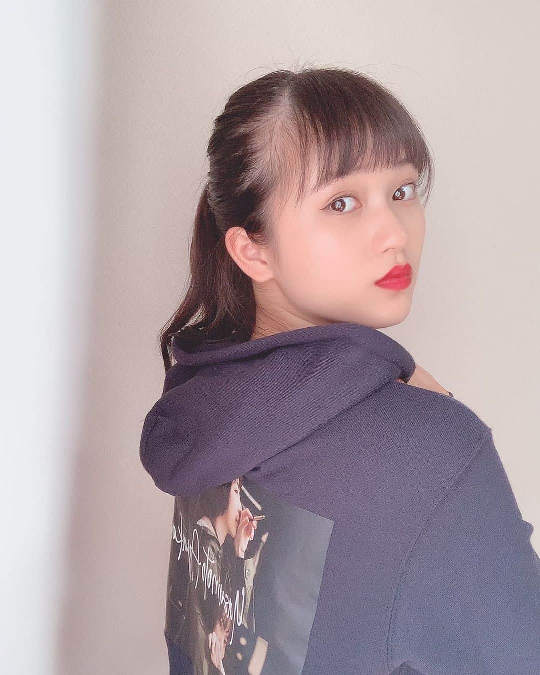 のインスタグラム：「・ 今日は彩ちゃんの生誕グッズのパーカー着てました〜⸜❤︎⸝‍﻿ ﻿ かわいい！！﻿ ﻿」