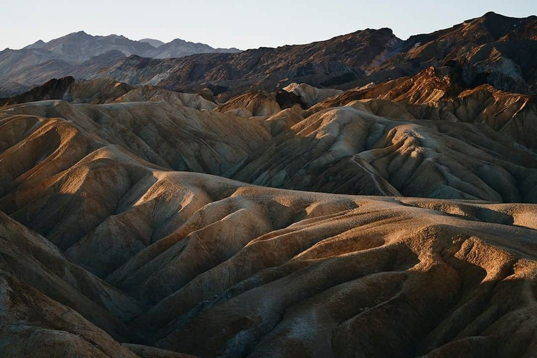 National Geographic Travelさんのインスタグラム写真 - (National Geographic TravelInstagram)「Photo by Matt Borowick @mborowick | Death Valley, California, is full of incredible scenes, like this one just outside of Zabriskie Point. The rolling hills and desert mountains are bathed by the warm light of sunrise. Even into the middle of winter, the temperatures during the day can be quite daunting. If you are planning to travel in Death Valley, make sure to prepare accordingly.  Follow @mborowick for more pictures like this. #California #mountains #travel #nature #explore」6月27日 17時08分 - natgeotravel