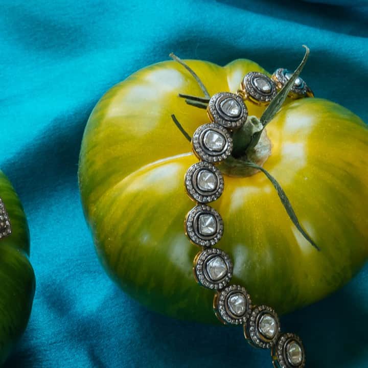 のインスタグラム：「5 of 6 | New polki diamond pieces just arrived to us form our artisan makers in Jaipur India.⠀⠀⠀⠀⠀⠀⠀⠀⠀ For enquires please e-mail the team at sales@jadejagger.com #tomatosalad #diamonds #jadejaggerjewellery」