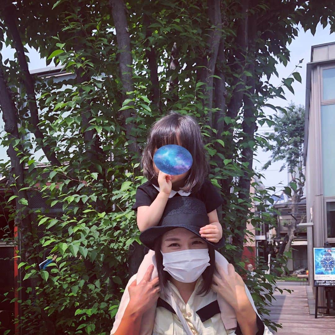 犬山紙子さんのインスタグラム写真 - (犬山紙子Instagram)「肩車自力じゃ無理 #いぬチャゲ」6月27日 17時18分 - inuyamakamiko