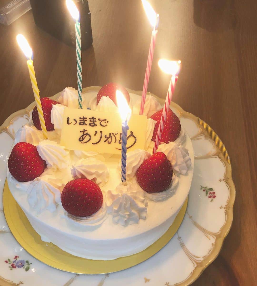 猪村有希さんのインスタグラム写真 - (猪村有希Instagram)「💐に🎂ありがとう😭😭😭﻿ ﻿ みんな転勤族だから﻿ またどこかで会えるかな（ ; ; ）﻿ ﻿ ﻿ ﻿ #男の子ママ﻿ #転勤族ママ﻿ #2歳差育児﻿ #2歳差兄弟﻿ ﻿ ﻿」6月27日 17時25分 - i.ykuup